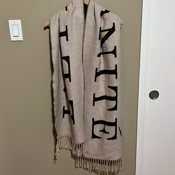 H&M Jacquard-weave Scarf - Picture 3 of 5